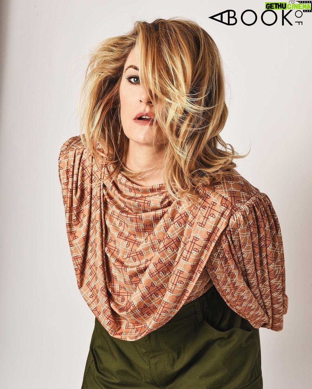 Mädchen Amick Instagram - Weekend vibin’… @abookof feature story Photo + Interview @graphicsmetropolis Fashion Styling @angeltstyle Make-up Artist @harperartist Hairstylist @marleythebarber Photo Asst @miostudios Special Thanks @gimletschneider #ABookOf #MadchenAmick