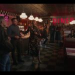 Mädchen Amick Instagram - Wait, what?! Hal is back in town… what universe is this?? Oh right, #Rivervale 🙃 Don’t miss tonight’s #100th episode!!! 🎉 I’m SO grateful for this special family behind the camera (cast & crew) and incredibly lucky to be on this journey 🙏🏼