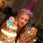 Mädchen Amick Instagram - #HAPPYBIRTHDAY Bug!! 🎂🎈🎉 I love you to the moon and back @lilireinhart 💘 You are the greatest gift this journey has given me.