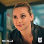 Mädchen Amick Instagram - Can’t wait for y’all to see this @thecwriverdale episode that I directed THIS Wednesday!! 🎥🎬 I’m really proud of everyone’s work in this one. From killer performances from our exquisite cast to the brilliant crew who makes this show happen 🙌🏼🙌🏼 So happy to be back at work for season 6 and can celebrate with my #riverdale family 💙💛