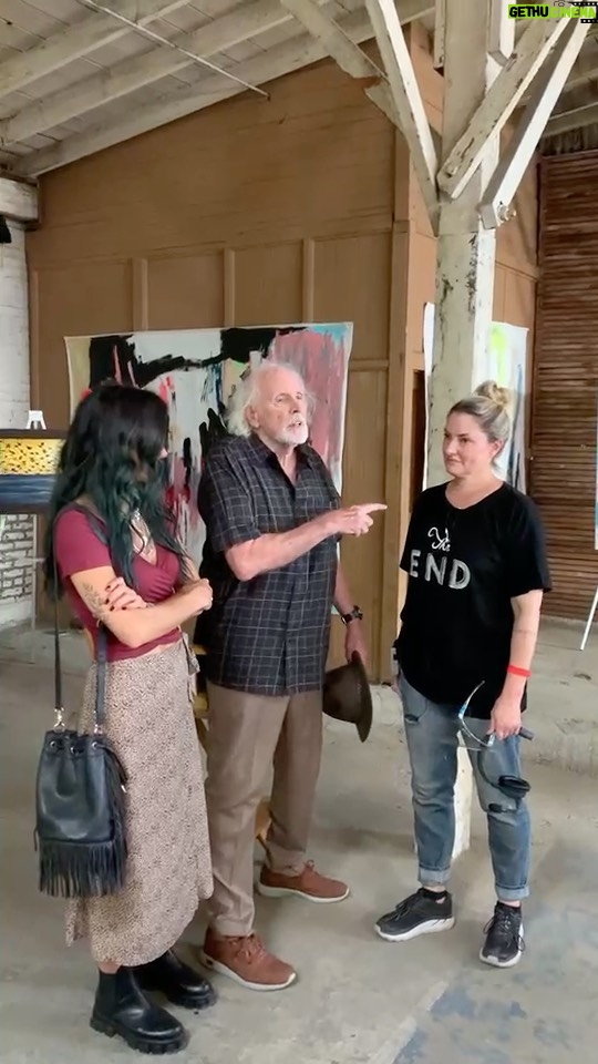 Mädchen Amick Instagram - You heard it here first, I only have 119 films to go… What an honor to direct this legend #BruceDern — thank you sir for sprinkling pure magic onto our beautiful film #reminisce 🎥✨🎬 (and note to self; try and look cuter whilst directing just in case something legendary happens 🤣) 📹: @tom__franco