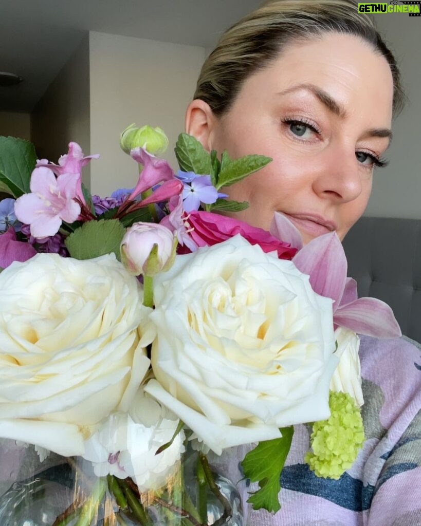 Mädchen Amick Instagram - What a beautiful gesture from a fellow #riverdale director 😍 Yes you literally pulled EVERY tear out of me for our musical episode @ronaldpaulrichard and yet I’m incredibly grateful to have had you by my side through this very special episode’s emotional journey — but really, who cried more?!? 😭