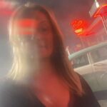 Mädchen Amick Instagram - Night shoots at #pops brought to you by the broken “unbreakable” new #iphone 🍔🥤🍦 #director #514 #thenightgallery #riverdale 🙏🏼 huge thanks to this kickass talented cast & crew! Can’t wait for you all to see this episode. It’s a special one for sure... — I guess I’ll be calling these the #unbreakableiphonefilter selfies from now on 🙃