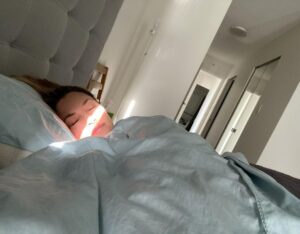 Mädchen Amick Instagram - Grateful for the slice of sunlight that gently woke me up this morning ...sometimes it’s the little things.

These last couple of weeks brought me amazing opportunities along with challenges. That’s life, right?! 

While following my dream of directing, a close family member was hit with a major health issue. I only share this to encourage everyone out there to surround yourself with the right tribe and they will support you through any adversity. 

Thank you to my family and the sweetest #riverdale crew for rallying around me to get me through this hardship 🙏🏼 I can’t thank you enough!