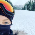 Mädchen Amick Instagram - #Valentines snowy play weekend with lil nugget — the cackle of @lilireinhart whizzing by was the highlight 😂