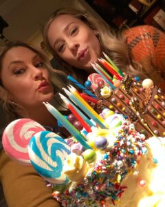 Mädchen Amick Instagram - #HAPPYBIRTHDAY Bug!! 🎂🎈🎉 I love you to the moon and back @lilireinhart 💘 You are the greatest gift this journey has given me.