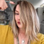 Mädchen Amick Instagram - An extra random curl has developed for my bday 🤔 Ok hair. I see you.