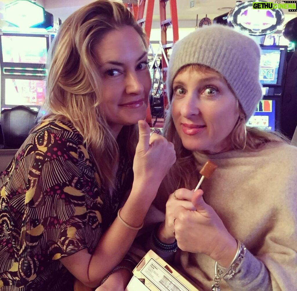 Mädchen Amick Instagram - My friend, today I celebrate you even more than usual. We have tiptoed on this earth together for decades. Looking forward to many more Sagittarian adventures with you… Luv you @kimmyrobertson 👯‍♀️💞♐️ #happybirthday