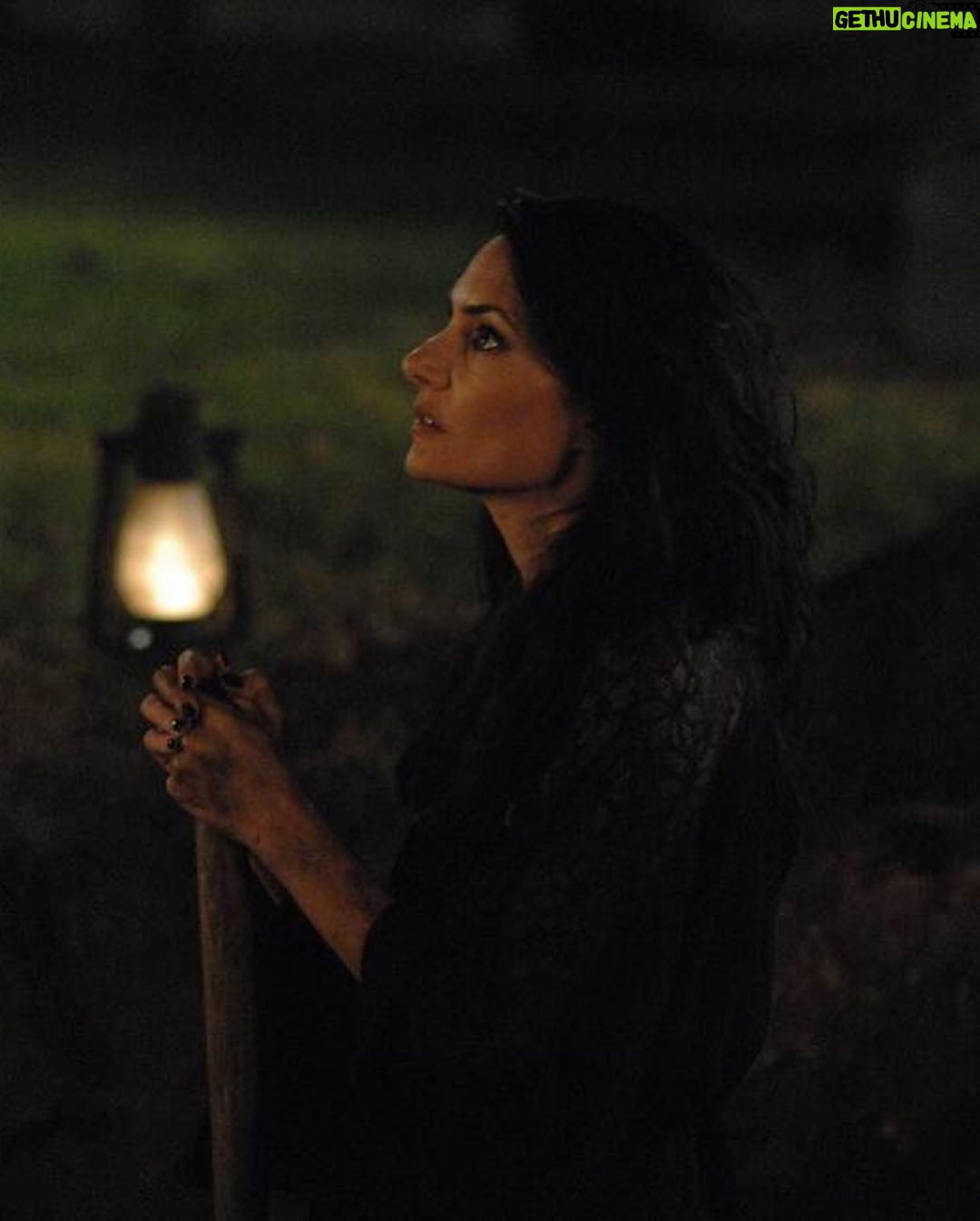 Mรคdchen Amick Instagram - Not mentioning any struck work but you know who she is and she wishes you a happy hallows eve ๐๐โโฌ๐ง๐ผโโ๏ธ๐ช ๐ฆ๐ฎโจ #ilovemyjob #imissthisjob #actoronstrike #onedaylongeronedaystronger #sagaftrastrike #sagaftrastrong #halloween #meow #bts