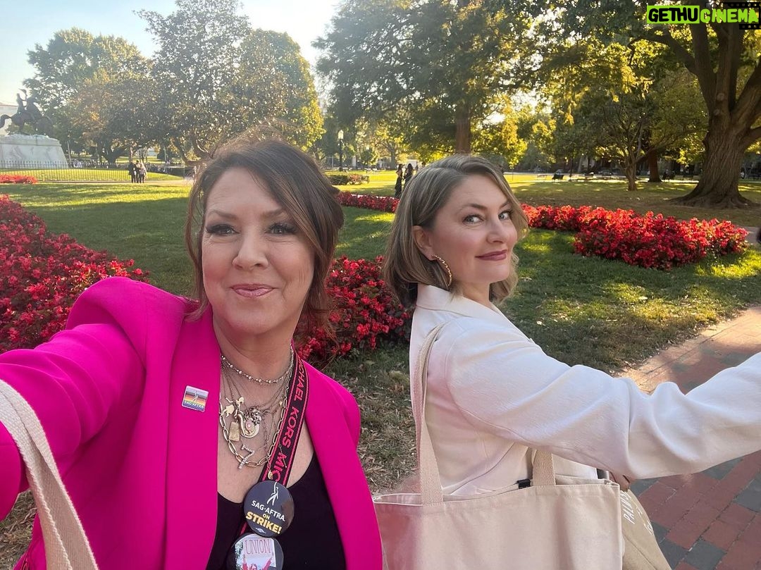 Mädchen Amick Instagram - At a very difficult time in the world, I am grateful to have been invited to the @whitehouse for a wonderful #mentalhealthroundtable discussion yesterday with @neeratanden & @stevebenjaminsc whom expressed our President @joebiden’s focus on the importance of our country’s mental health. Excited to continue the discussion on how to make meaningful improvements to #mentalhealthcare in America 💚 …and thx for the wonderful evening @ericswalwell 🙏🏼