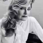 Mädchen Amick Instagram - PT 2. What I love most about @tina_turnbow and her @the.baremag is keeping it real, raw and literally BARE! Showing men and women in their natural beauty no matter what sexy age. • photog/makeup: @tina_turnbow using @ogee • hair: @xaviervelasquez • editor/digital cover: @oliviaprimehimes • vintage clothing: @curethrift • captain: @kellifarwell of @moveablefeastny #linkinbio #covergirl #thebaremag #1930s #mathewrhys #brooklynharbor #nyc