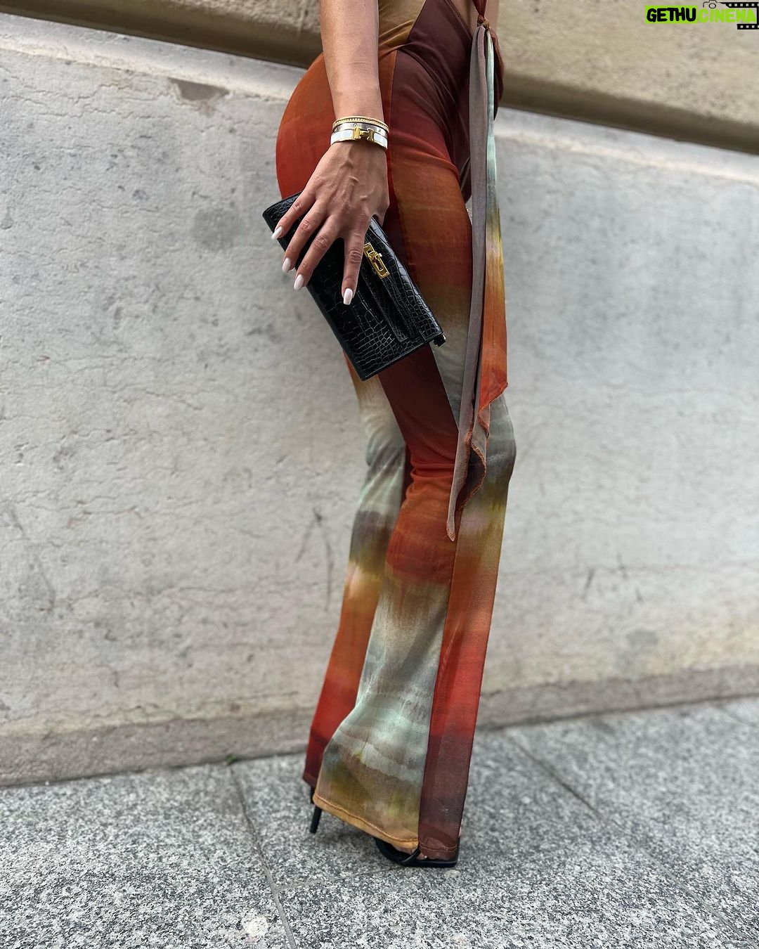 Mélanie Da Cruz Instagram - 🔥 Hâte de recevoir ma sélection spéciale @prettylittlething by @naomi #collaboration #pltbynaomi