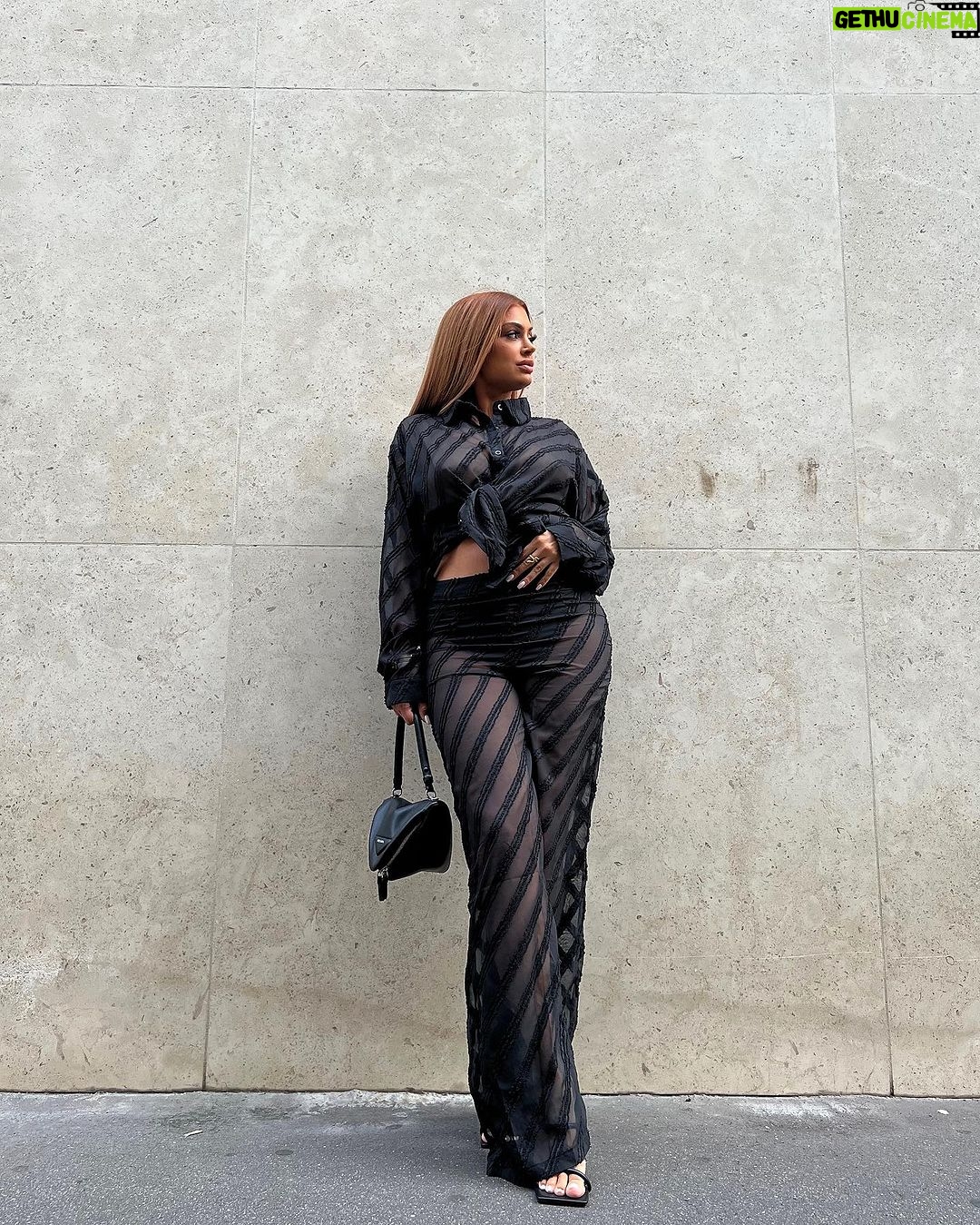 Mélanie Da Cruz Instagram - ⏳ Paris, France