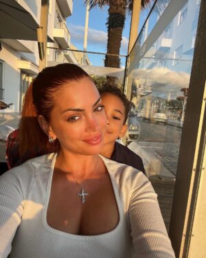 Mélanie Da Cruz Instagram - Bom domingo 🤍