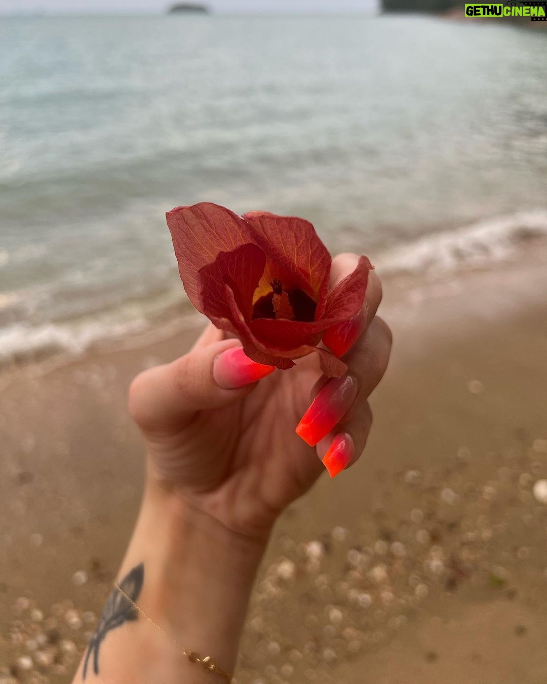 Mélanie Da Cruz Instagram - Finally in Paradis 🌺 Phuket, Thailand
