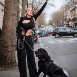Mélanie Da Cruz Instagram – TAXI 🙋🏼‍♀️ 
Il est beau le labrador non? 🐕 Paris