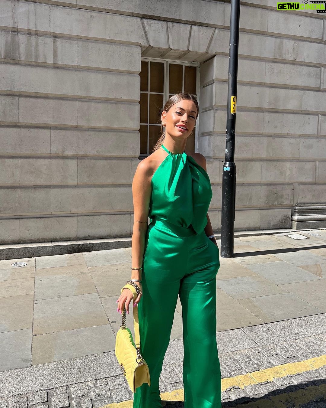 Mélanie Da Cruz Instagram - My favorite Colors 💛💚 What about you?