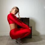 Mélanie Da Cruz Instagram - 🌹🚨❤️🏎️ C’est quoi votre emoji rouge préféré❓ London, United Kingdom