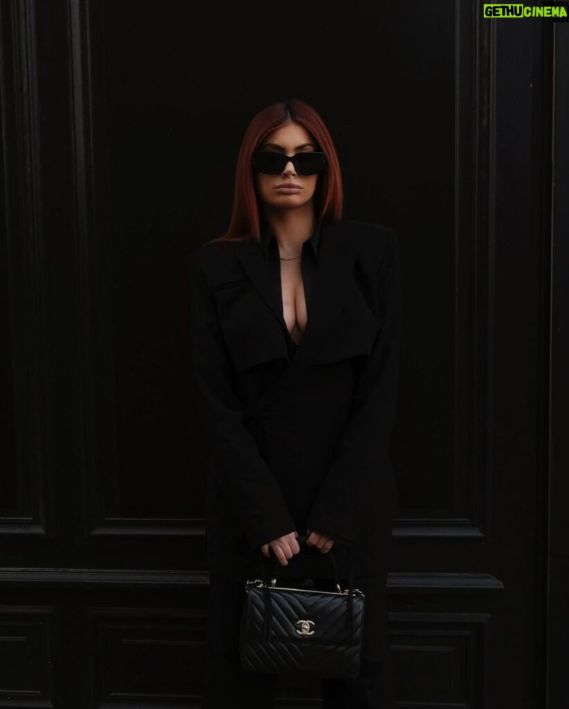 Mélanie Da Cruz Instagram - Feeling good in my black outfit🖤 LOVE 🩷 @prettylittlething Collaboration commerciale