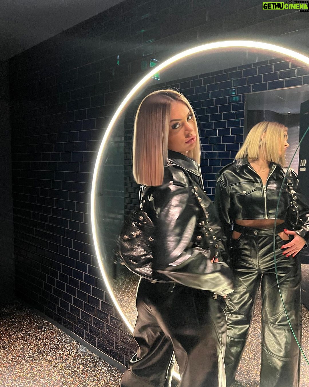 Mélanie Da Cruz Instagram - 🎯 Paris, France