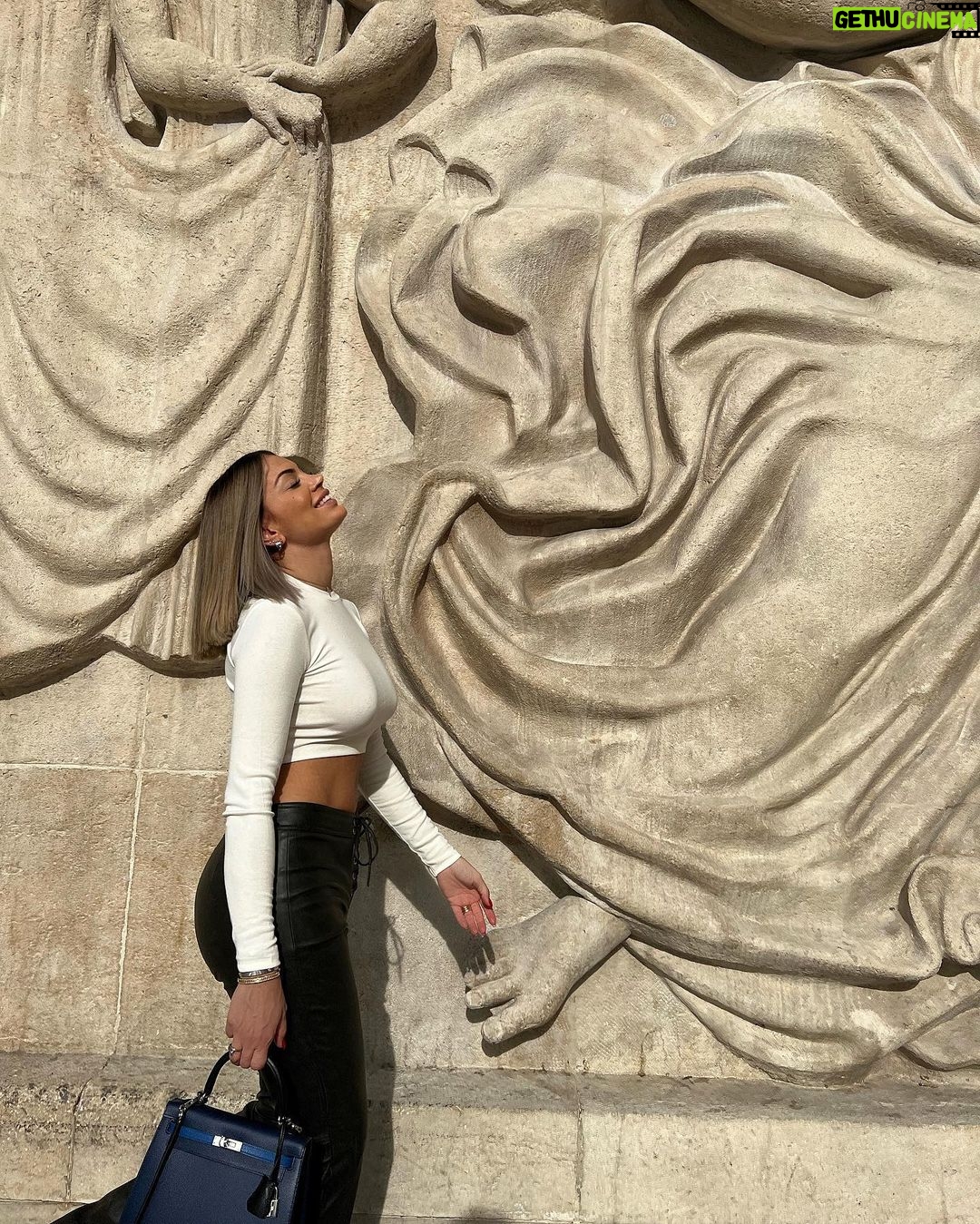 Mélanie Da Cruz Instagram - Only self-love ❤️ Palais de Tokyo