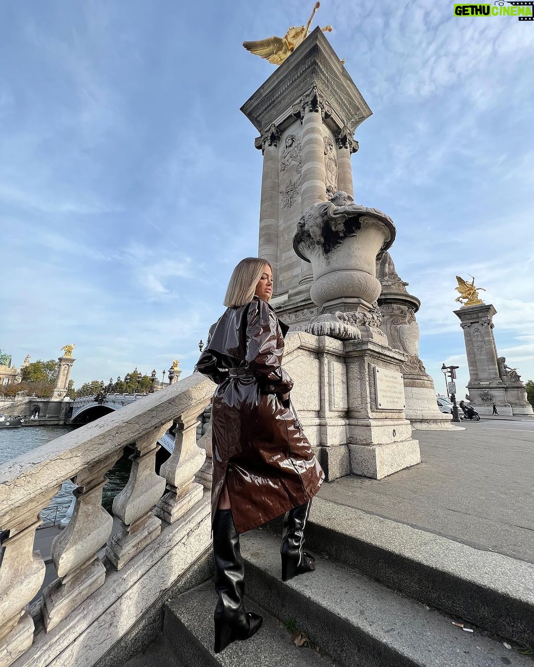 Mélanie Da Cruz Instagram - Hello november 🥀 Pont Alexandre III