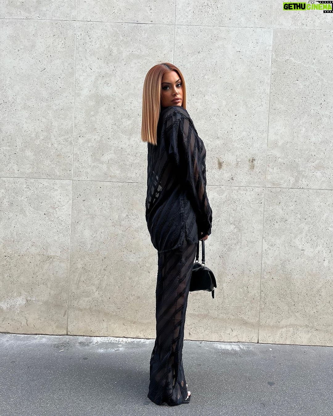 Mélanie Da Cruz Instagram - ⏳ Paris, France