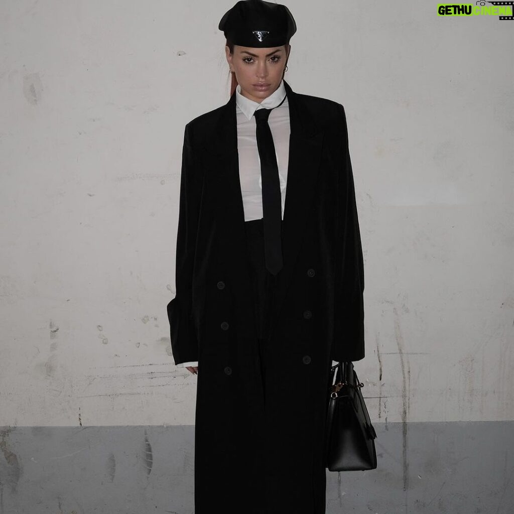 Mélanie Da Cruz Instagram - Suit & tie 🖤 Vous avez la réf ? Fan de ce look @prettylittlething Collaboration rémunérée Paris, France