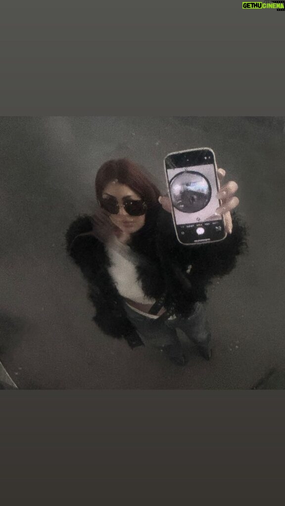Mélanie Da Cruz Instagram - Parisian look 🤍 my fav