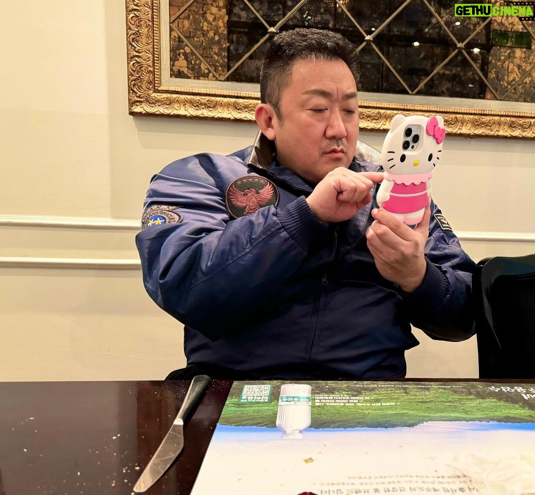 Ma Dong-seok - 3.4 Million Likes - Press one, get two.
글자가 자꾸 두 개씩 눌림..