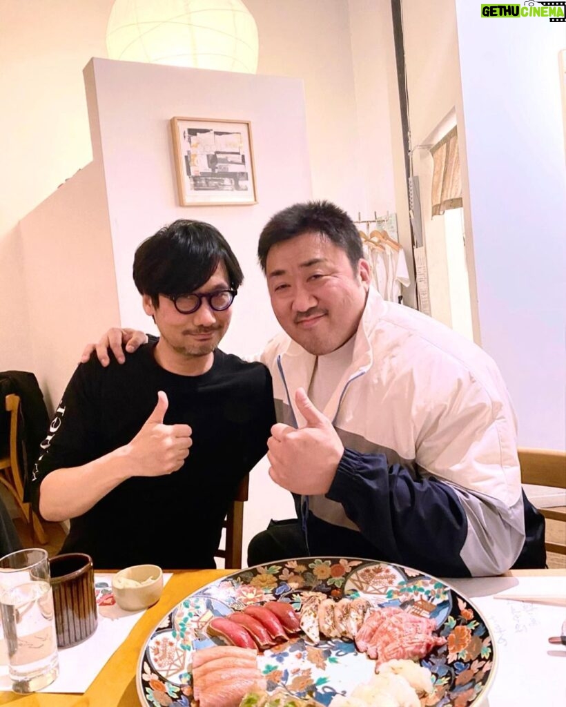 Ma Dong-seok Instagram - 나의 친구이자 메탈기어의 아버지 히데오 코지마! 함께 재밌는 일들 만들어 봅시다🔫 My friend Hideo Kojima, the creator of METAL GEAR SOLID and DEATH STRANDING. Excited for the future!