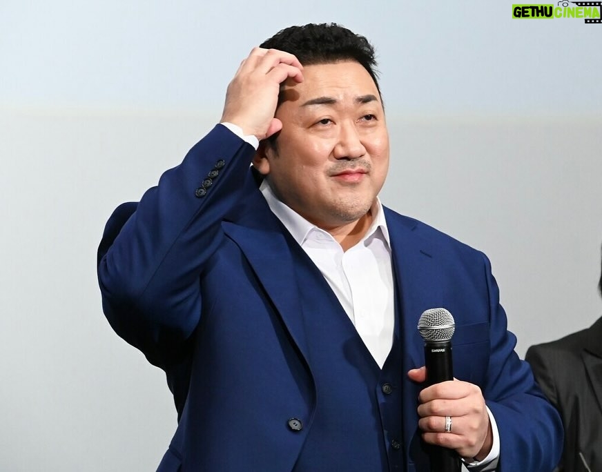 Ma Dong-seok Instagram - 犯罪都市3公開イベントのため、日本に来ました。実際見てやっぱり可愛いですか?🐻 ファンの皆さんからのお手紙、全部読みました。とても感動しました。ありがとうございました! 범죄도시3 개봉을 위해 일본에 왔습니다. 팬 여러분에게 받은 편지 다 읽었습니다. 넘 감동했어요. 2/23 범죄도시3 일본 개봉! Japan
