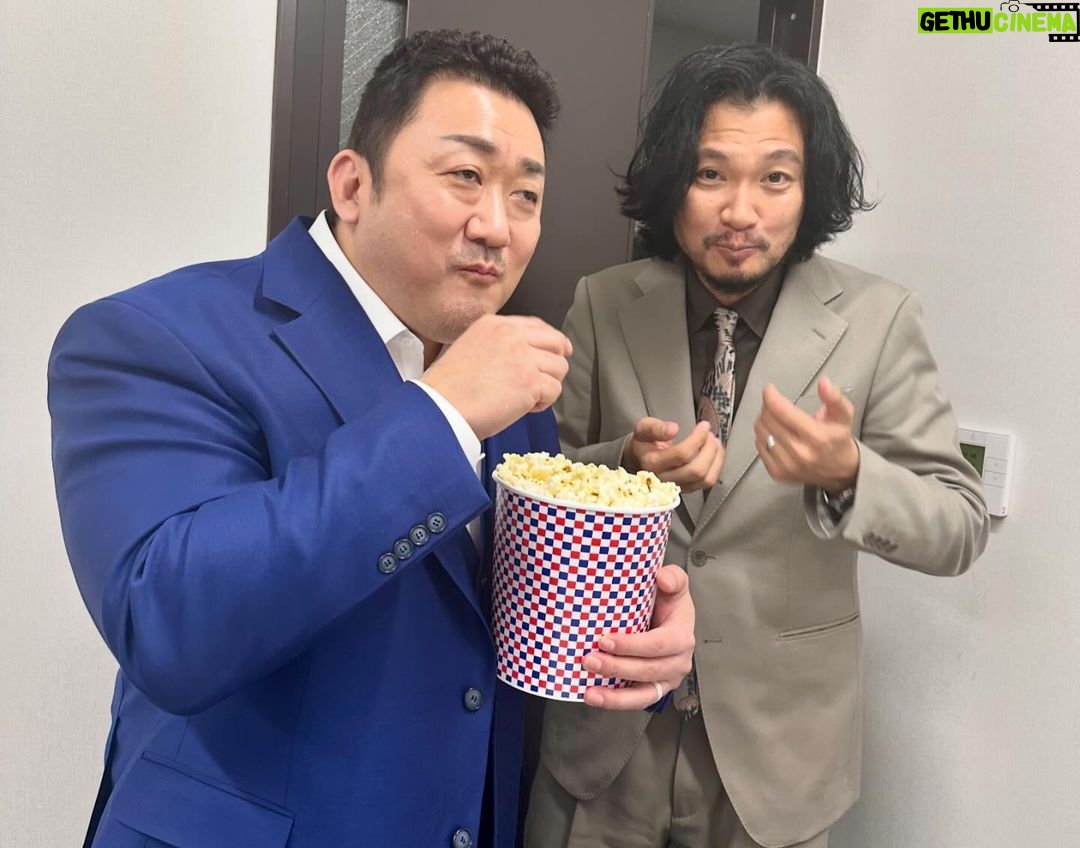 Ma Dong-seok Instagram - 犯罪都市3公開イベントのため、日本に来ました。実際見てやっぱり可愛いですか?🐻 ファンの皆さんからのお手紙、全部読みました。とても感動しました。ありがとうございました! 범죄도시3 개봉을 위해 일본에 왔습니다. 팬 여러분에게 받은 편지 다 읽었습니다. 넘 감동했어요. 2/23 범죄도시3 일본 개봉! Japan