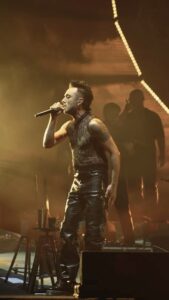 Mabel Matiz Instagram - Bütün aşklara hediyemdir. Orkestrama ve ekip arkadaşlarıma teşekkürlerimle. “Karakol” (VW Arena Live) Youtube kanalımızda şimdi yayında!