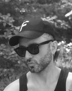 Mabel Matiz Instagram - Hayatımı sonsuz-süreğen bir parti, içli bir şarkı, tekinsiz bir yol, yıkık bir film yapan tüm sevdiklerime teşekkürlerimle. İyi ki bu dünyaya geldim. İyi ki bunları seçtim. #38 

📸: @__vibeshifter__