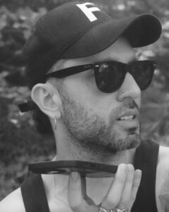 Mabel Matiz Instagram - Hayatımı sonsuz-süreğen bir parti, içli bir şarkı, tekinsiz bir yol, yıkık bir film yapan tüm sevdiklerime teşekkürlerimle. İyi ki bu dünyaya geldim. İyi ki bunları seçtim. #38 📸: @__vibeshifter__