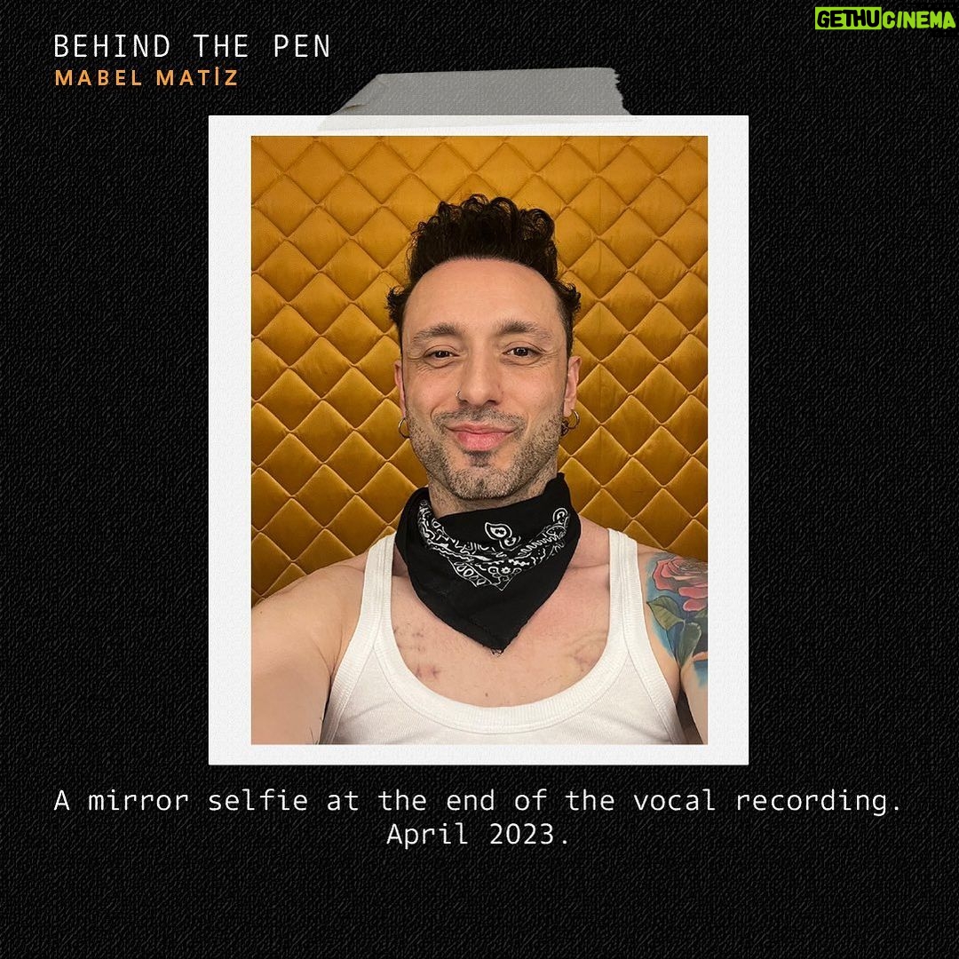 Mabel Matiz Instagram - #BehindThePen is back with a private look at the creation of @mabelmatiz latest album “Fatih" 🌹✨💚 #BehindThePen @mabelmatiz'in yeni albümü ''Fatih''in yaratılışına özel bir bakış ile sizlerle. 🌹✨💚
