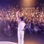 Mabel Matiz Instagram - Fatih’in ilk, bu yılın 3. Harbiye’siydi. Ne güzeldi. Heyecanımızı paylaşan tüm dostlarımıza teşekkürler! ❤️✨🌹 26.07.23 Fotoğraf: @gokhangoktas_ Styling: @anilcan_ Make up: @burkhu Saç: @mustafa_akguul Harbiye Cemil Topuzlu Açıkhava Sahnesi