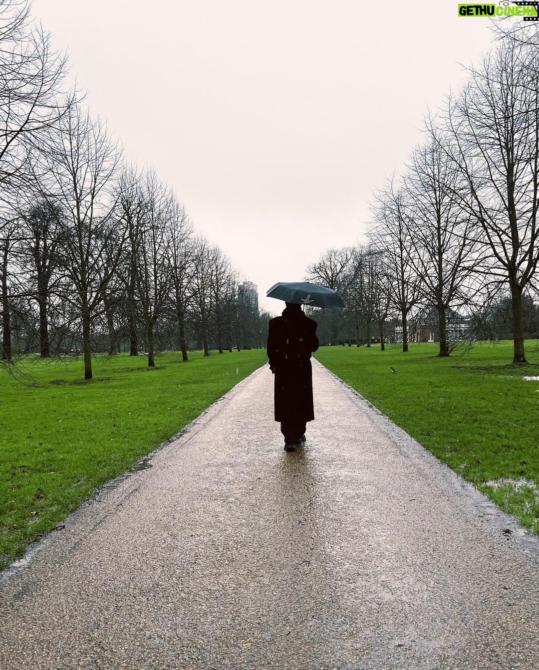 Mabel Matiz Instagram - It’s a long walk on a rainy day / It’s the sad song that you put on replay 🍀 海德公园