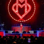 Mabel Matiz Instagram - VW Arena 3. Gün 3 gün peşpeşe sold out olan Arena konserlerimiz için tüm ekip arkadaşlarıma, orkestrama ve siz dinleyicilerimize gönülden teşekkür ederim. ❤️✨🧿🔗💫🙏🏻🫂 Fotoğraf: @serkanaliciftci Volkswagen Arena Istanbul