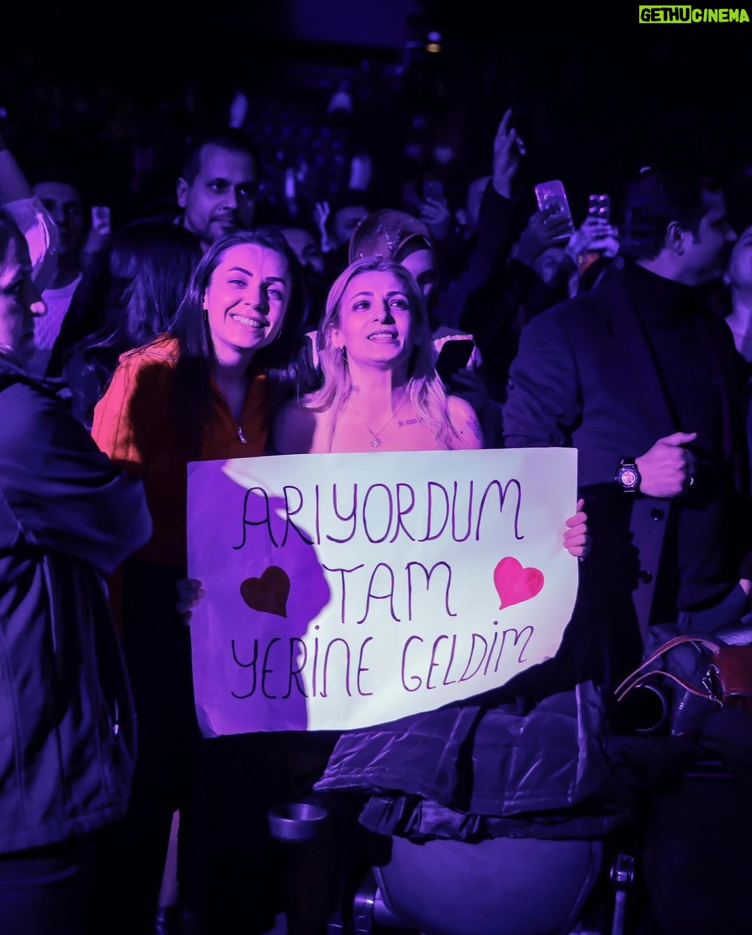 Mabel Matiz Instagram - VW Arena 1. Gün Değerli konuklarım @bengubeker, @prdszgitarist, Kömür, SYÖ ve daha bir sürü çok sevdiğim şey. ❤️🧿🔗✨🫂💫🤘🏻 Volkswagen Arena Istanbul