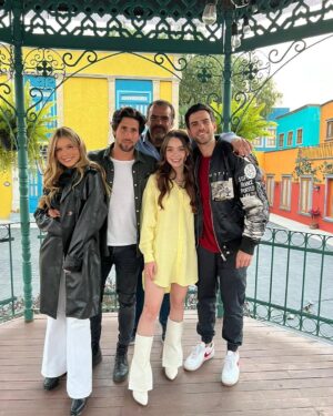 Macarena García Instagram - Se acabo 🤍🙏🏼
Estoy demasiado demasiado agradecida con todo el equipo que trabajo en el proyecto, con mis compañer@s por siempre ser generosos, al equipo de iluminación, arte, técnicos, dirección y producción por siempre consentirme y darlo todo por contar la historia de la mejor manera posible. 
A mi hermano @juanluisariasr por compartir tu talento conmigo, te admiro muchísimo y que honor trabajar contigo. 
A @momamoreno1 y a todo el equipo de redes por llevar la historia a otra dimensión y ser taaan fregones en lo que hacen. 
A @milly_gah por ser mi amiga y compañera (y jefecita). 
Al departamento de maquillaje, peinados y peluquería por siempre traer buena actitud ❤️ 
A los chuperamigos por las carcajadas 😂❤️ 
A mi mamá @amairaniromerogu por siempre acompañarme y apoyarme. 
A los drivers por siempre llevarme y traerme con bien (y con una buena platiquita).
A los fans que han seguido esta historia desde el principio.
A Carlos, Hilda y Nachito por confiar y a todo el equipo en la oficina que lo dio todo por sacar adelante el proyecto. 
Gracias por compartir esta historia conmigo. 
Gracias Valeria ❤️🙏🏼