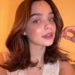 Macarena García Instagram - 🤍Finallyyyy mi cambio de look 🤍 ¡Sin miedo al daño! La platica con el experto de Soft Color me convenció y aquí estoy con mi nuevo look. ✨Fue súper fácil, lo hice yo misma en casa y siento mi pelo súper suave y saludable. ¿Qué opinan? @wellamexico #ColorWithLove