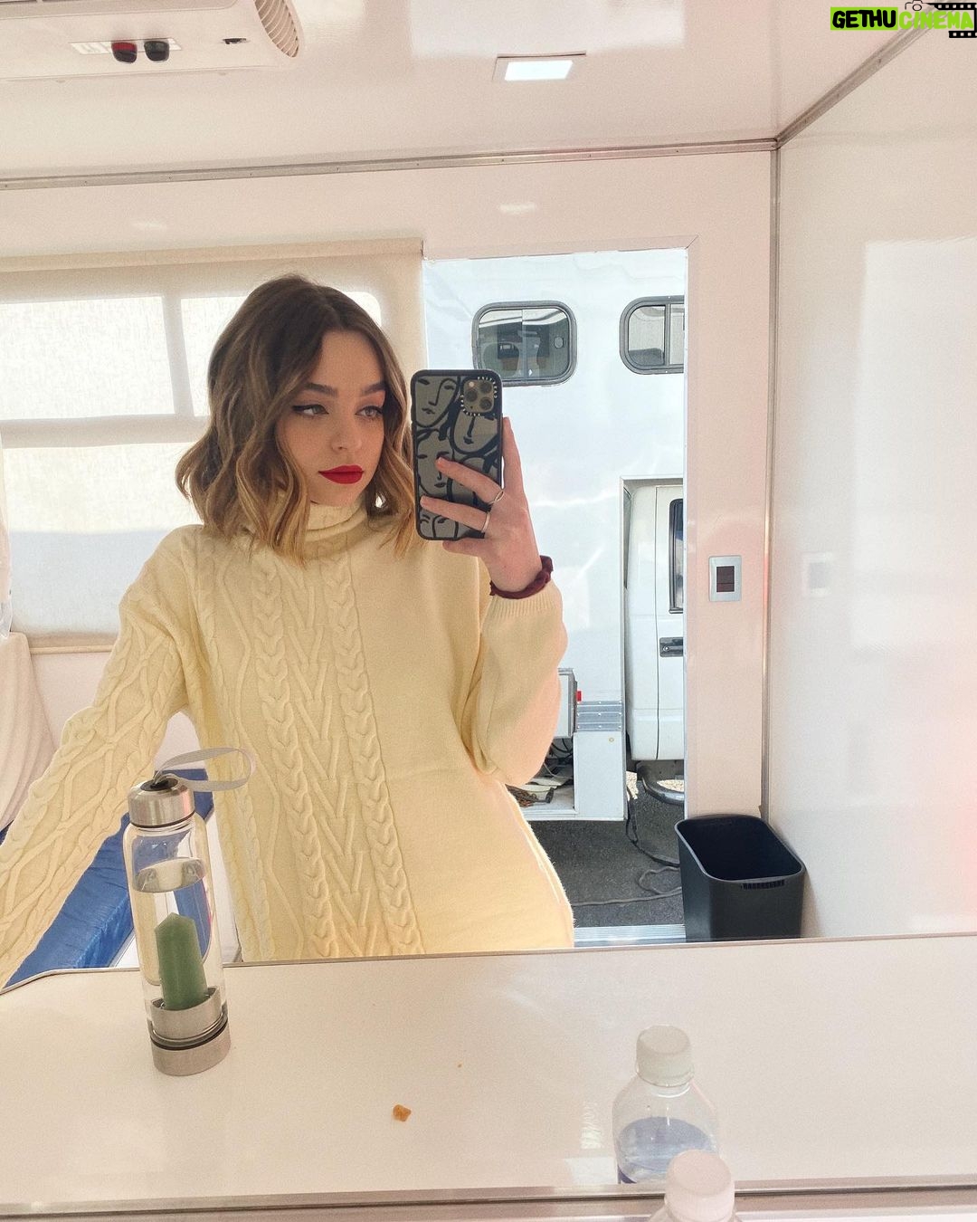Macarena García Instagram - ✨How lovely yellow is, in love with this set from @charcoal_clothing ✨ Thanks @liamnauman . Tb a mis llamados de @100dias extraño tanto grabar 🥴