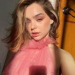 Macarena García Instagram - Mi cabeza esta en Paris 💗 @revolve Thank you @liamnauman
