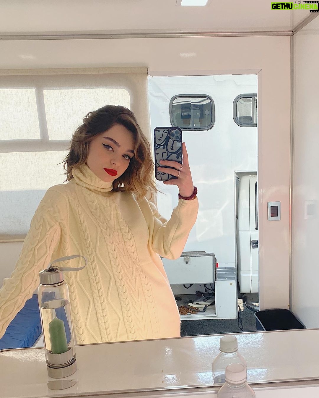 Macarena García Instagram - ✨How lovely yellow is, in love with this set from @charcoal_clothing ✨ Thanks @liamnauman . Tb a mis llamados de @100dias extraño tanto grabar 🥴