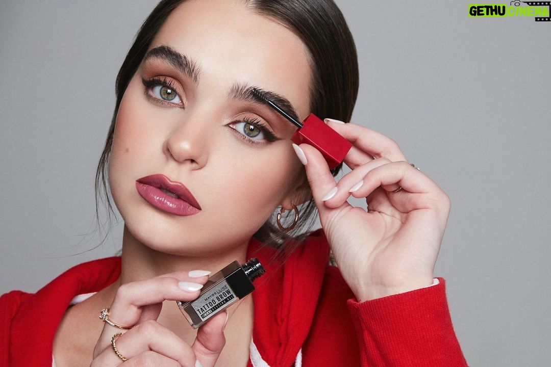 Macarena García Instagram - Mis cejas perfectas, solo con Tattoo Brow 3D de Maybelline❤️🔥 Amo que pueda estilizarlas y rellenarlas en un paso. SÚPER FÁCIL‼️ @Maybelline #maybelline