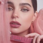 Macarena García Instagram - Mi aliado favorito para lograr hasta 16 horas de un color de impacto 😍😍 Vinyl Ink de @maybelline ahora con 10 tonos nudes nuevos e increíbles. ¿Ya los probaron? #maybelline #vinylinknudes