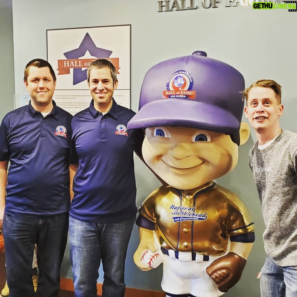 Macaulay Culkin Instagram - Made some new friends in Milwaukee. They've got big heads though. @bobbleheadhall National Bobblehead Hall of Fame and Museum