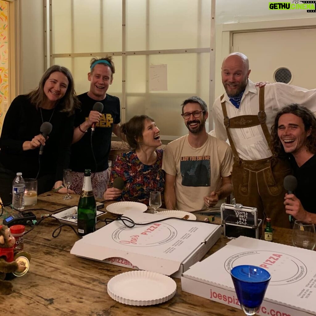 Macaulay Culkin Instagram - It's a pizza underground reunion episode!!!! https://bunn.fun/podpizzau